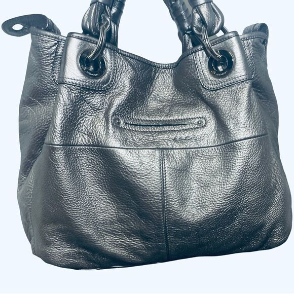 B. Makowsky Silver Shoulder Bag with Metallic Sheen - Picture 5 of 9